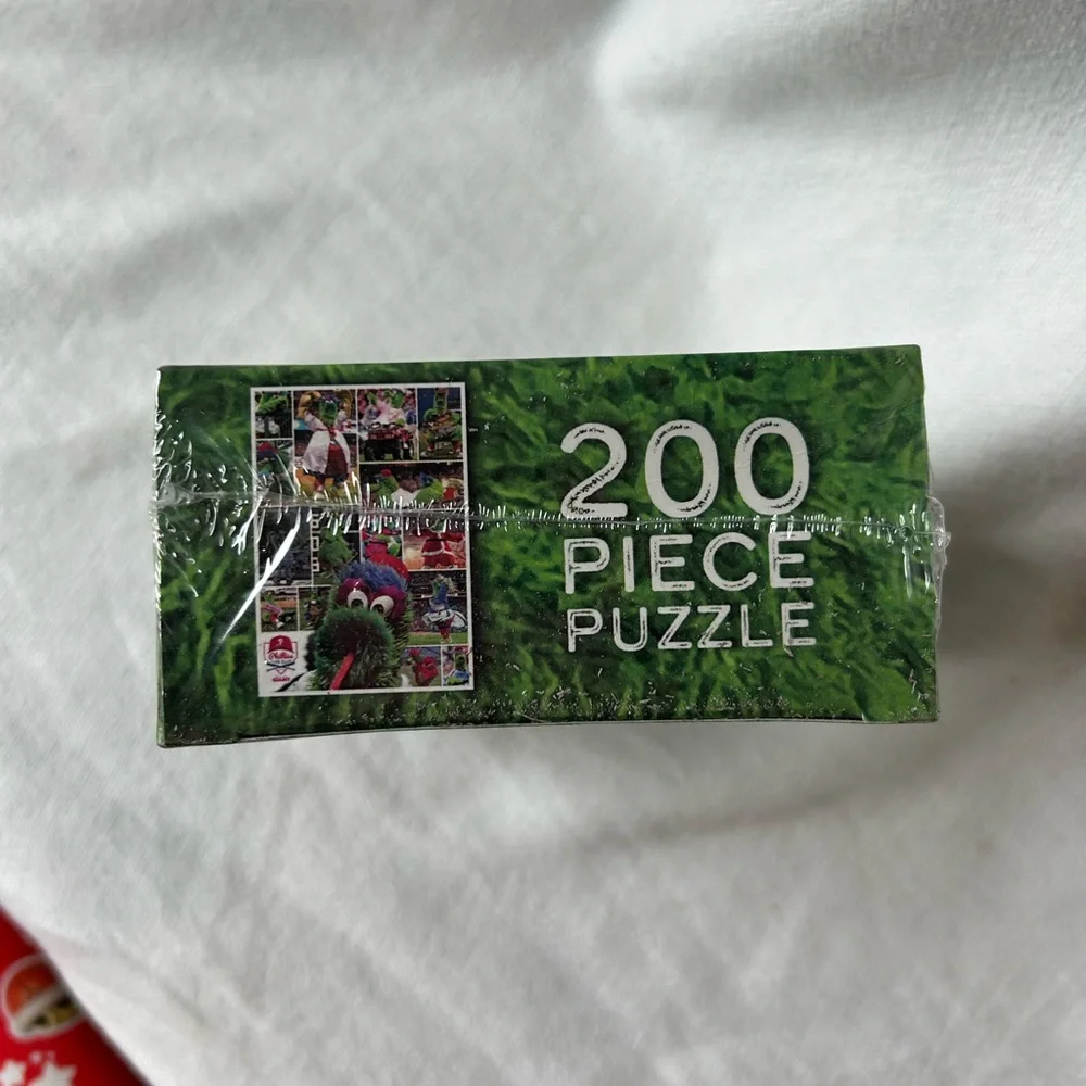 Philadelphia Phillies Phanatic 200 Piece Puzzle Kids Club Giant NEW SEALED